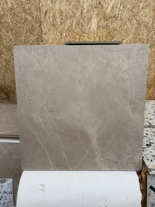 Продам кафель, керамогранит недорого.