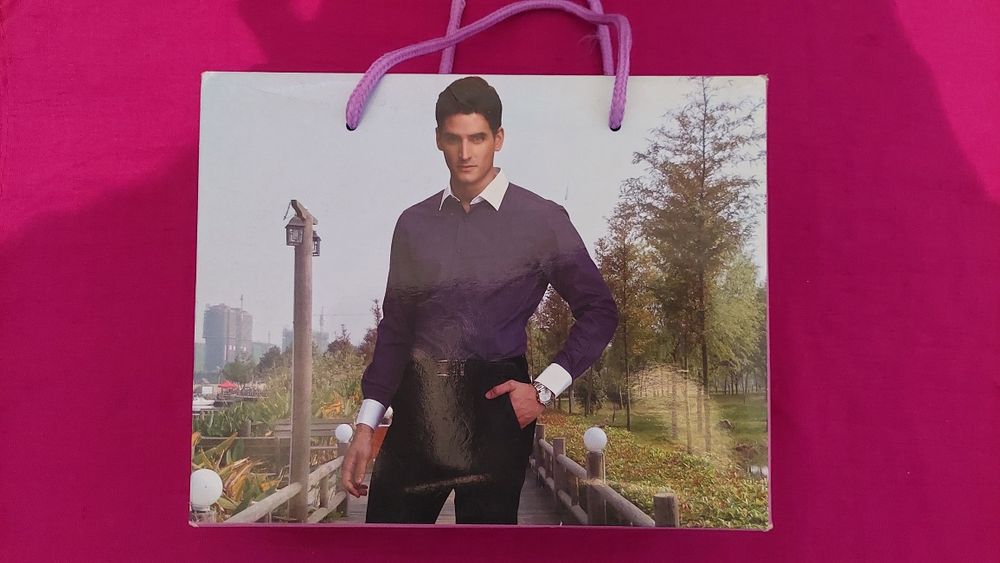 Рубашка мужская  модная.