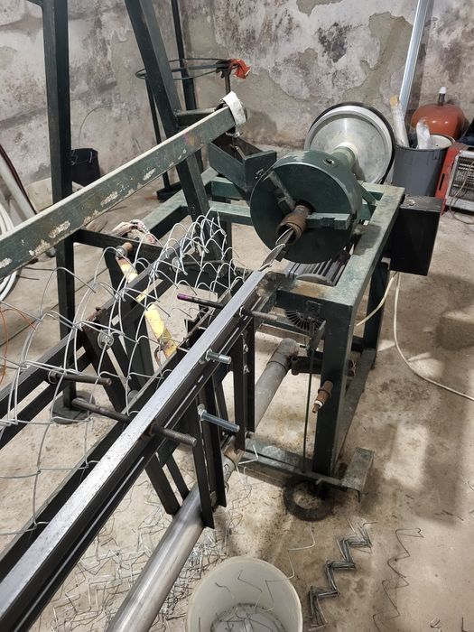 Машина за плетене на оградна мрежа