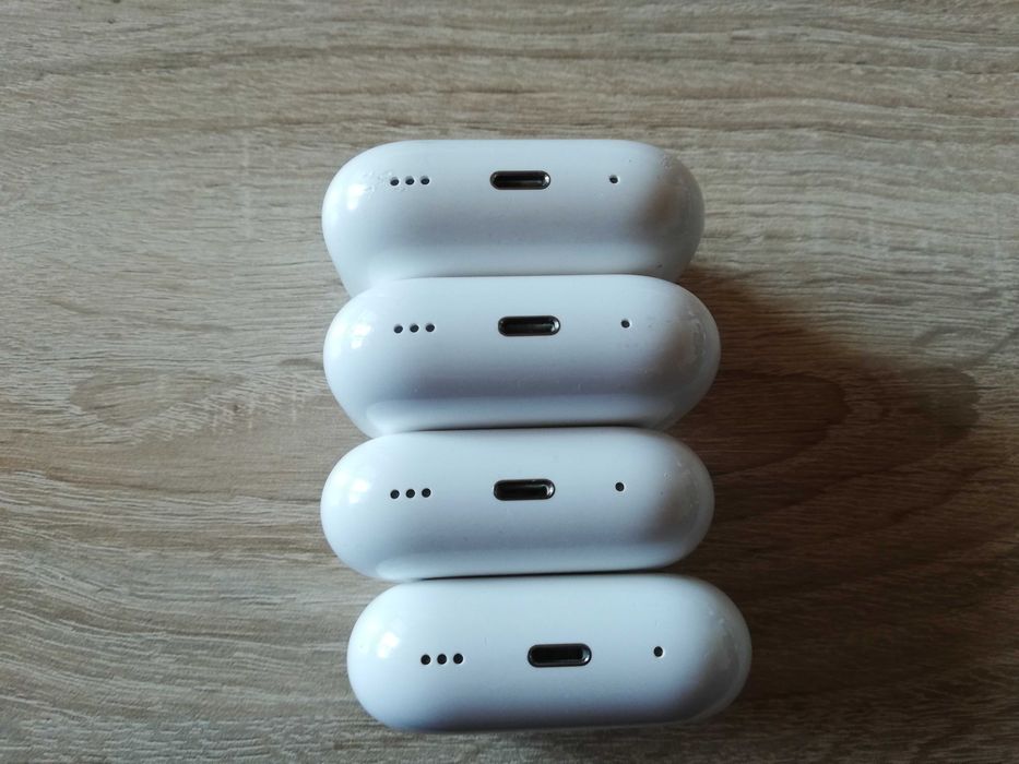 лот от 4 броя Apple Airpods Pro 2 A2700 зарядни кутий