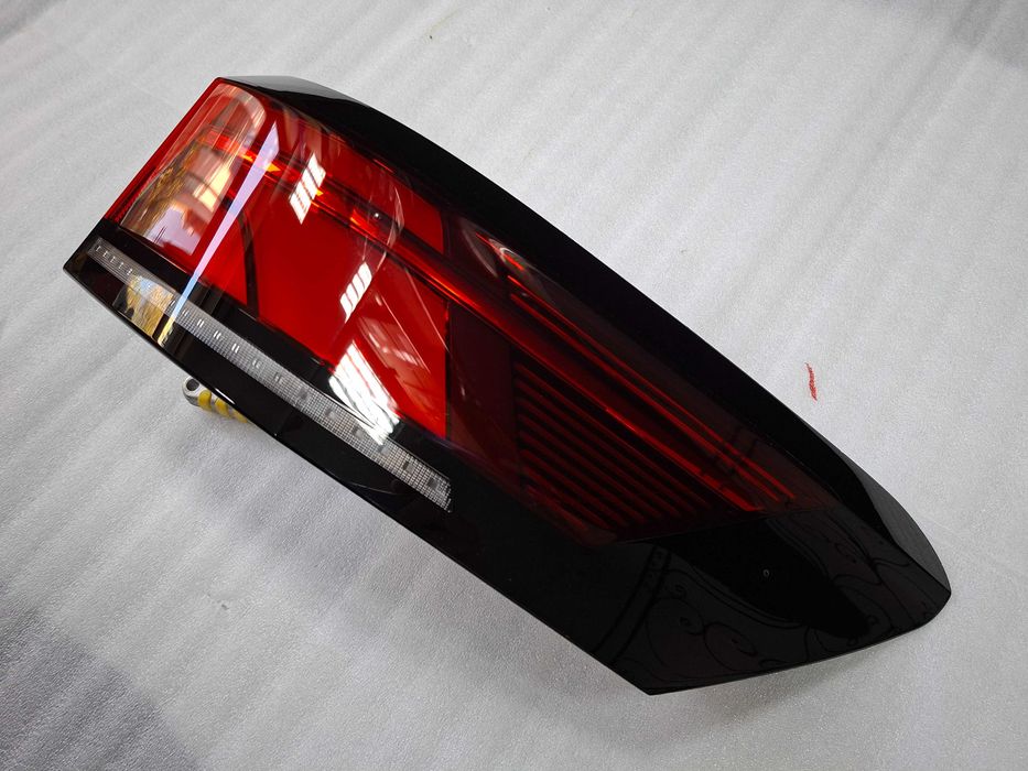 3J0945096 Нов Десен стоп Passat B9 Пасат Б9 Европа