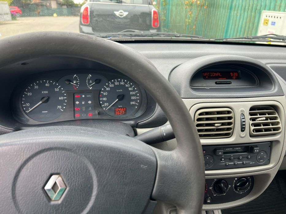 Vând Renault Clio