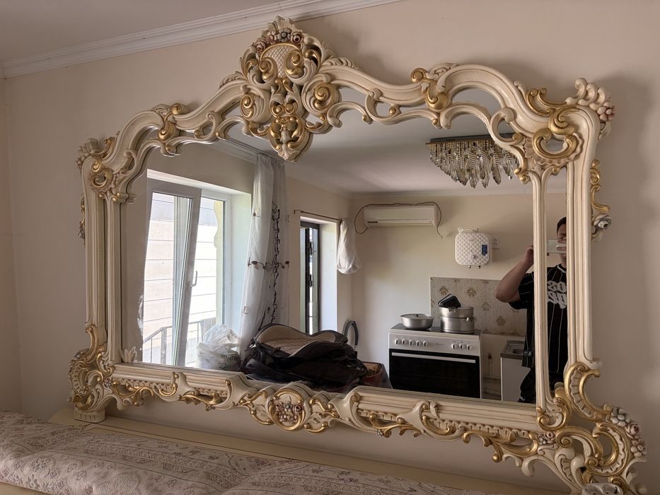 Комод с зеркалом