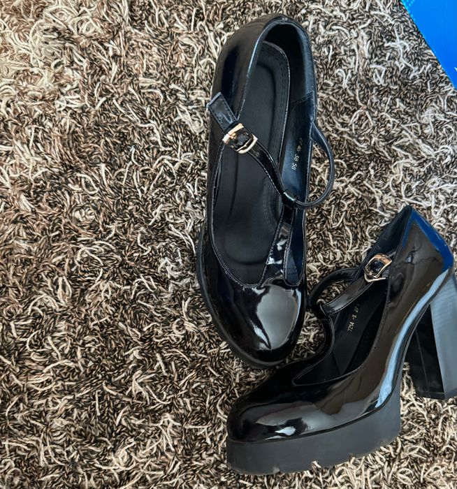 Туфли на каблуке