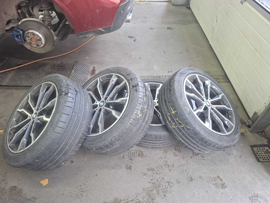 Vând set anvelope de vară Pirelli P Zero – omologare BMW 275/40/R20 si 245/45/R20