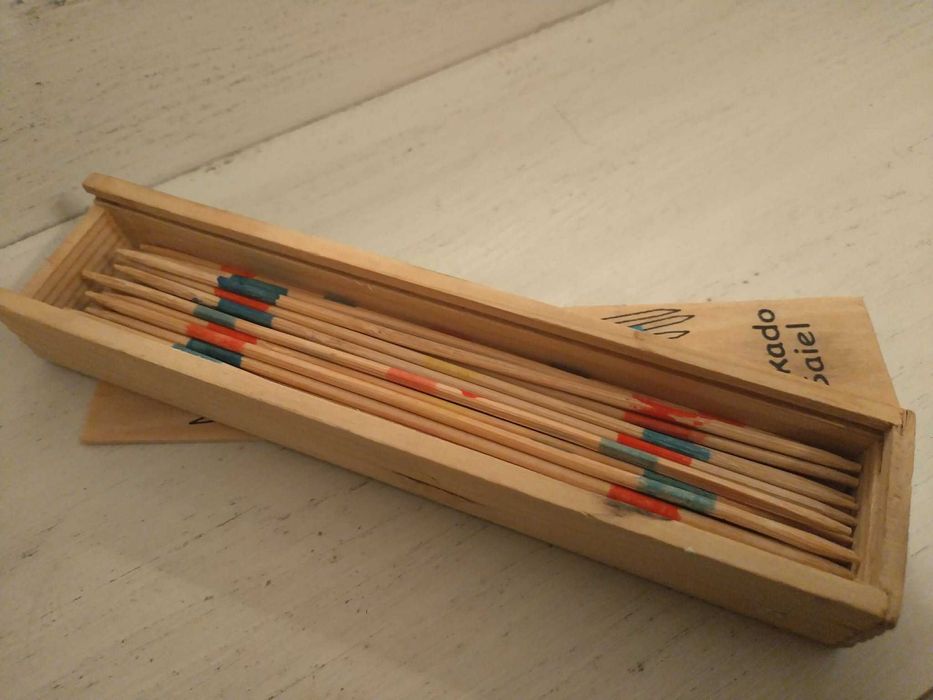 игра Микадо с дървени пръчици