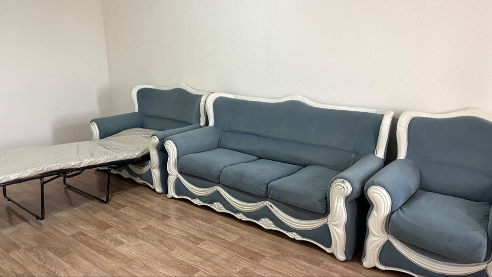 Мебель б/у для гостиной продаётся……………………………………………………………………………………………..
