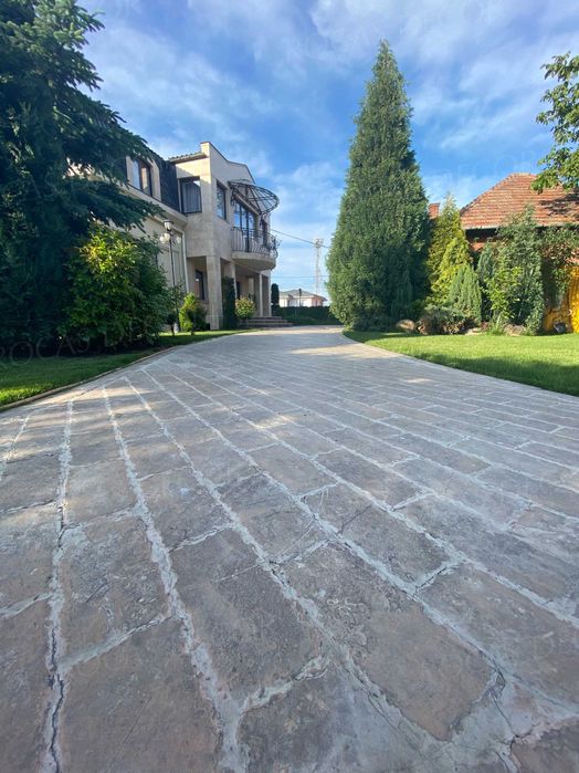 Pavaj exterior din piatra travertin