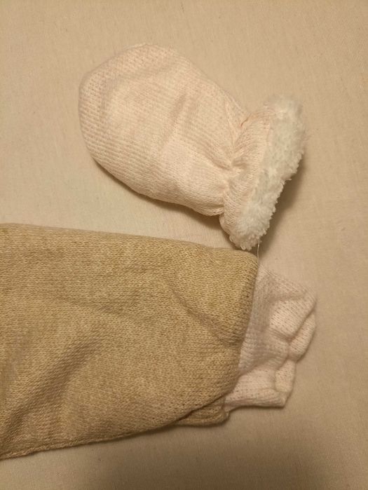 Дебел бебешки гащеризон с ръкавички и качулка за момичета  6 мес.