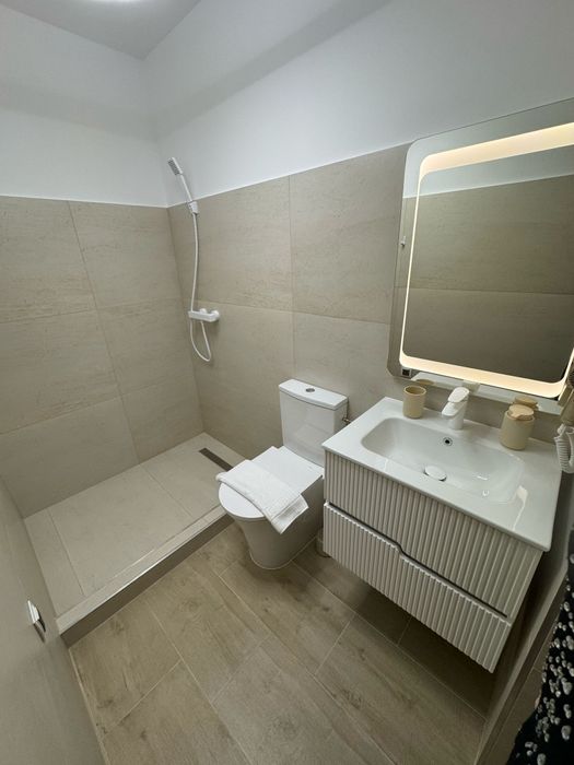 Cabana cu piscina interioara si exterior 38 persoane