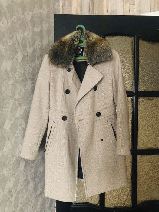 Продам пальто фирменное