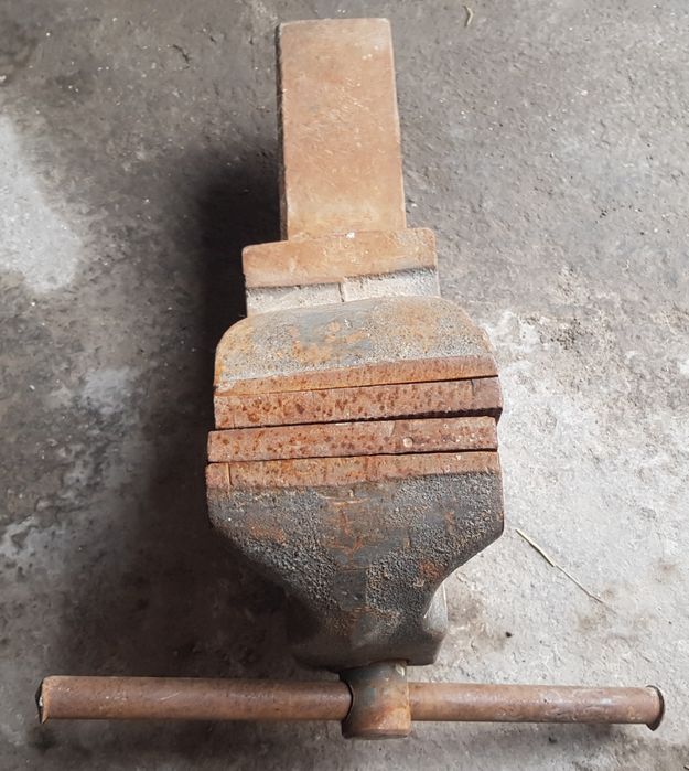 Продаются тиски большие