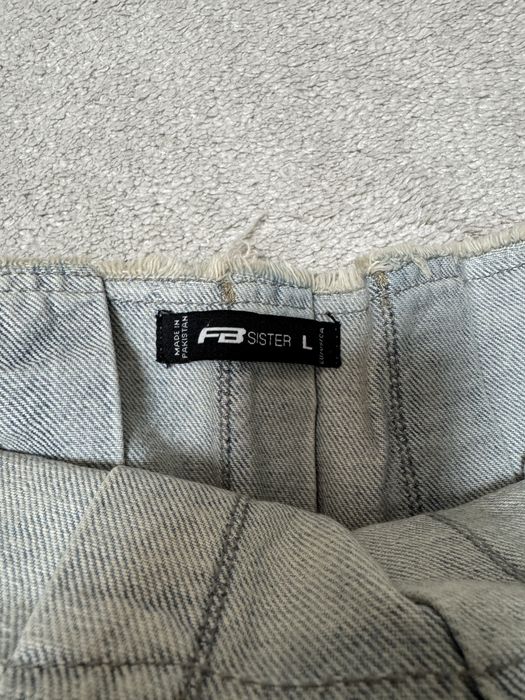 Пола черна и дънкова