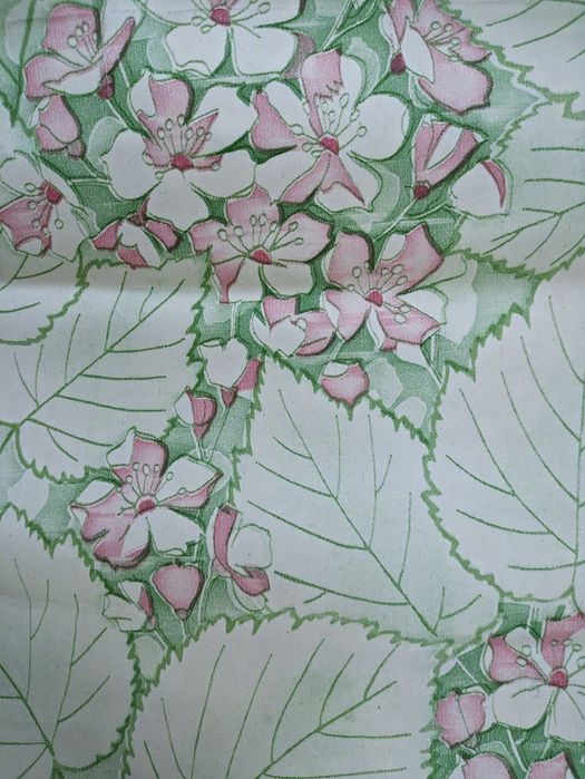 Обои бумажные гофрированные  неск. видов. Объём: 40м², 5.3м² и по 1рул