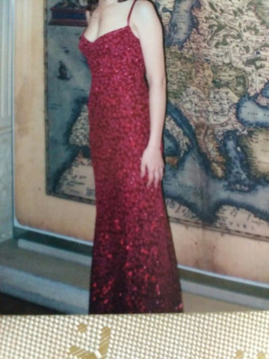 Официална рокля в червено