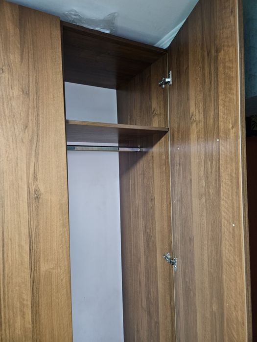 Шкаф в спальню комнату