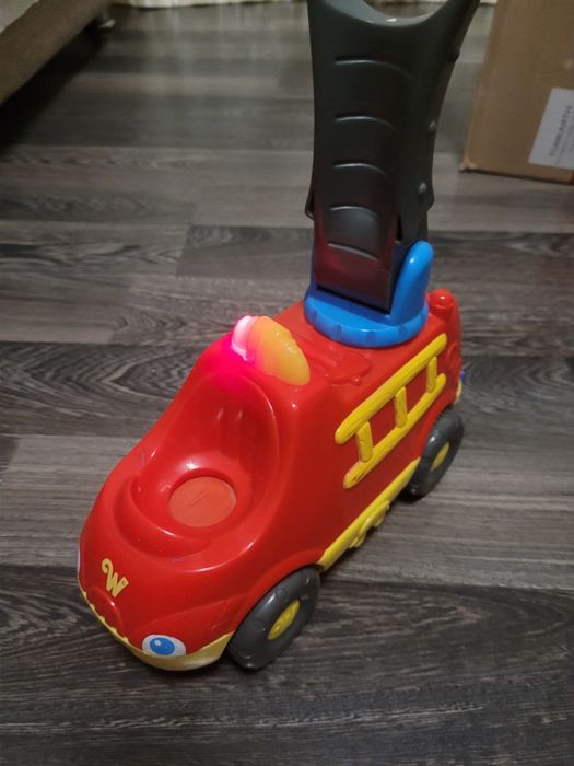 Продам детские 2 машинки 1000 тг.