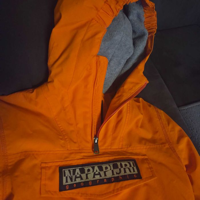 Яке Napapijri зимно обличано веднъж