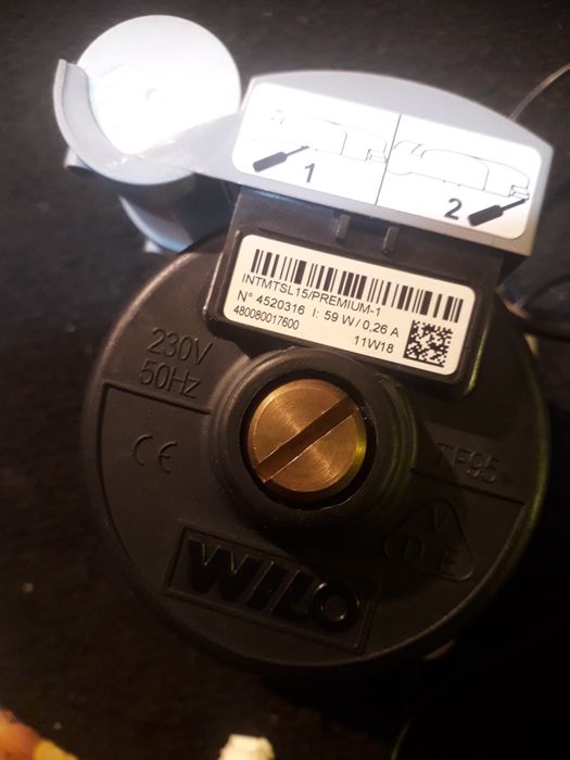 Vindem pompe WILO Ariston originale.