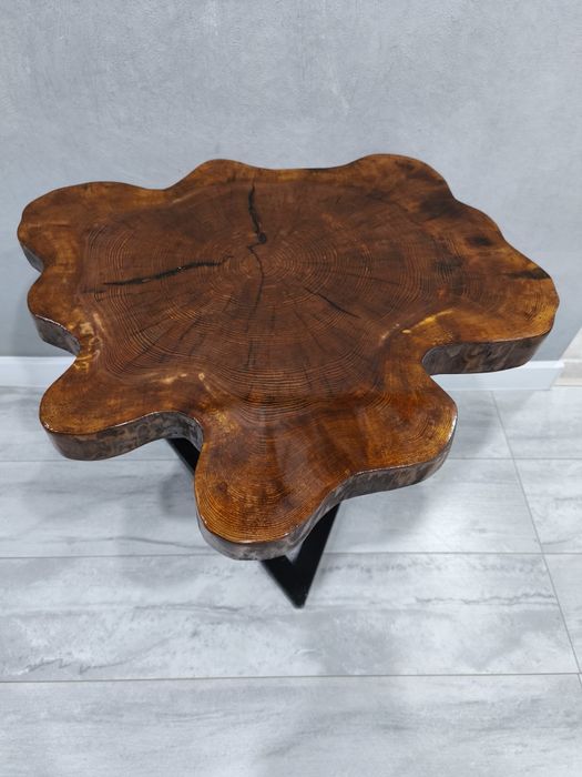 Столики журнальные,стелажи