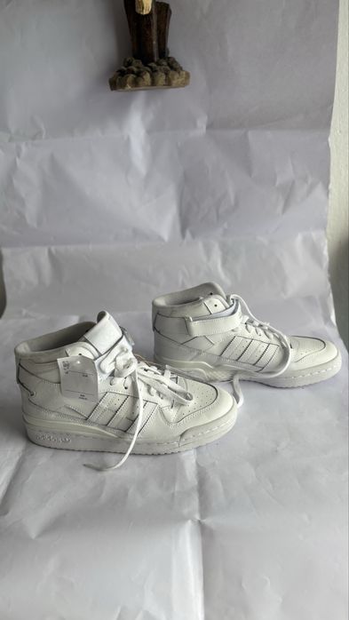 Adidas forum mid