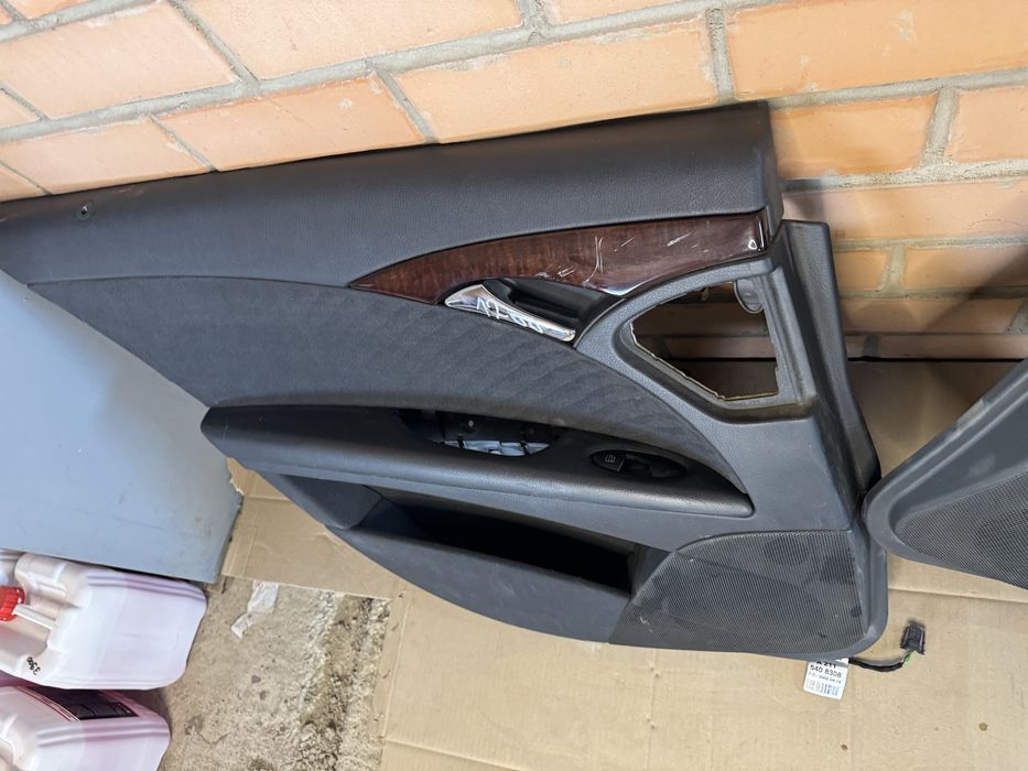 Дверные карты на Мерседес 211