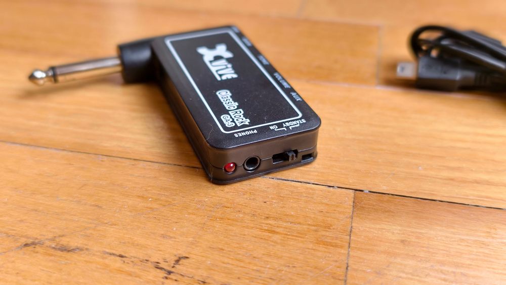 XVive GA-3 Classic Rock — мини слушалков усилвател за електрическа китара