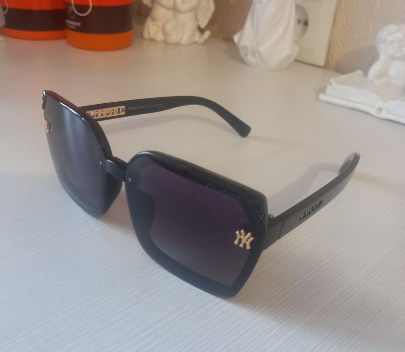 Продам солнцезащитные очки полароид.