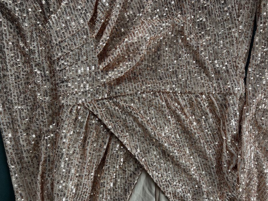 Rochie paiete auriu