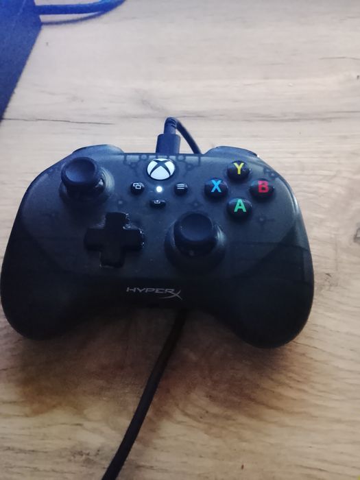 Xbox one impecabil vine și cu 2 manete și cu televizor