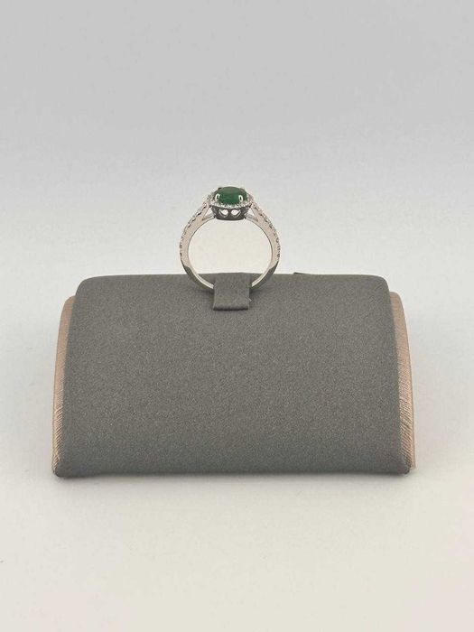 Кольцо с изумрудом и бриллиантами