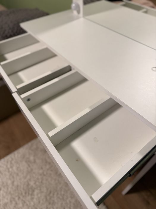 Masa de machiaj cu becuri