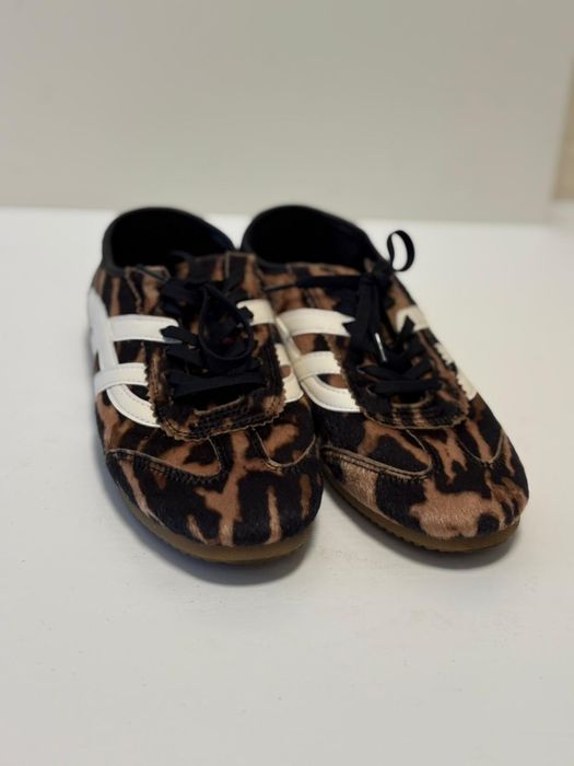 Adidași model leopard
