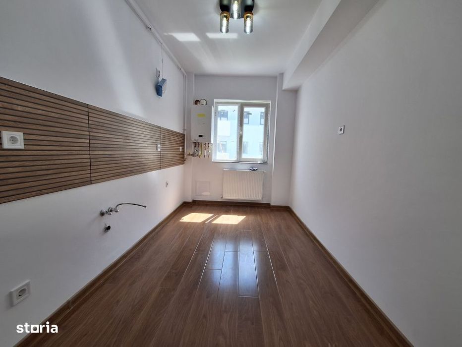 Apartament cu 3 camere, 55 mp, balcon, zona Terra