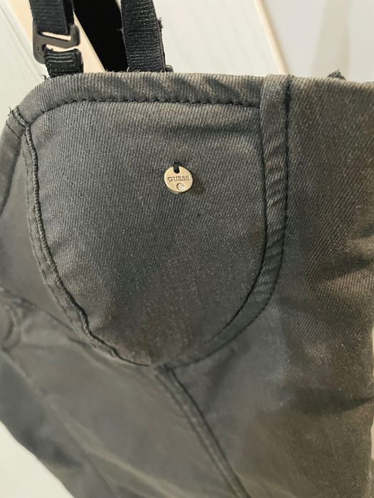 Вталена рокля Guess тип корсет