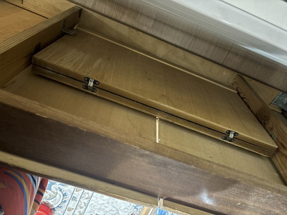 Стол гостиной не высокий