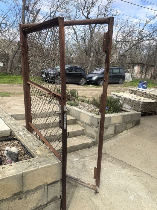 Продавам метална порта