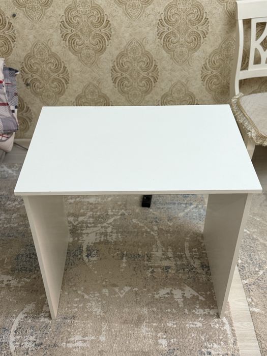 Стол из IKEA (белый)