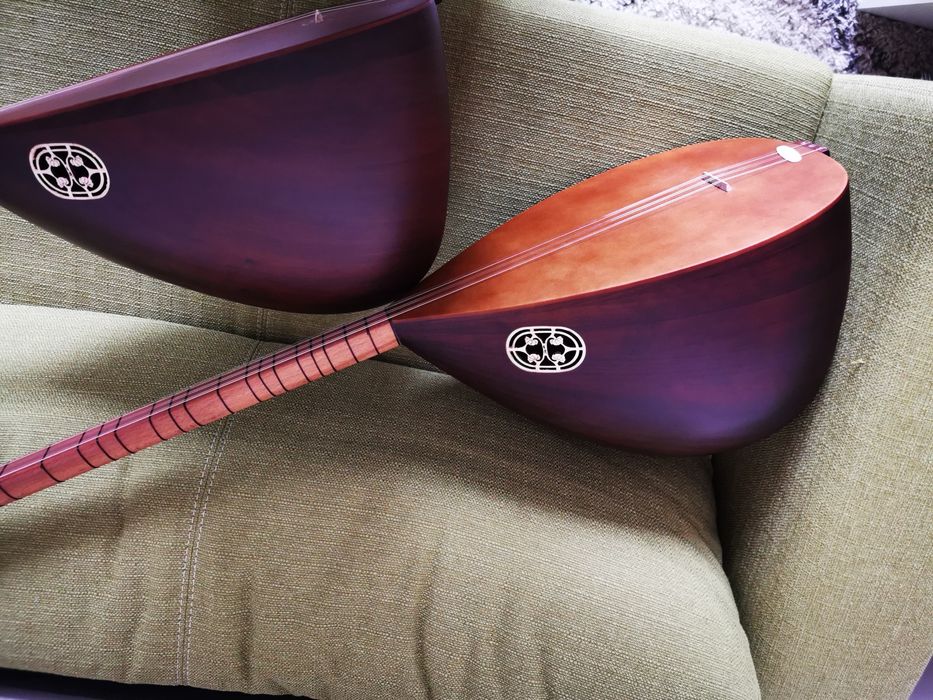 Саз дълъг с капак и микрофон. Много добър звук!