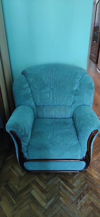 Два диванаи кресло