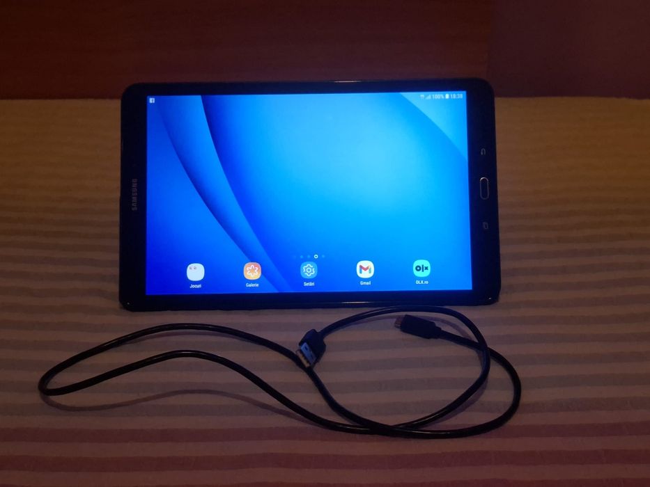 Vând Tabletă  Samsung Galaxy Tab A SM-T 585  2016  cu Sim