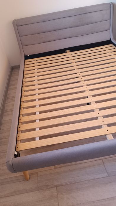 Cadru pat cu somiera, margini tapițate