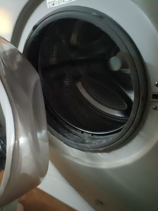 Продаю машинку стиральную