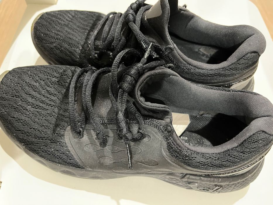 Маратонки UNDER ARMOUR -черни