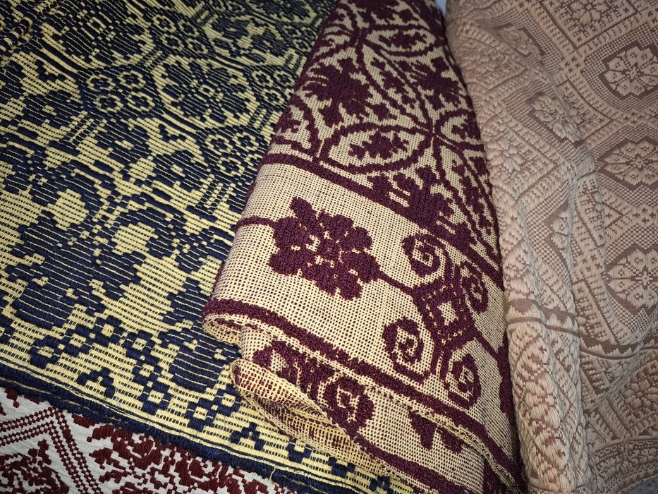 Vând covertura ( macat)  de lână