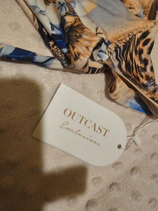 Top Outcast Leoni Papyrus