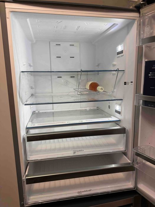 Огромен хладилник Whirlpool + огромен фризер (XXL Space), 6th Sense