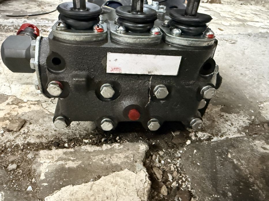Гидрораспределитель R160 К-700 / К-701, 3 секции, оригинал