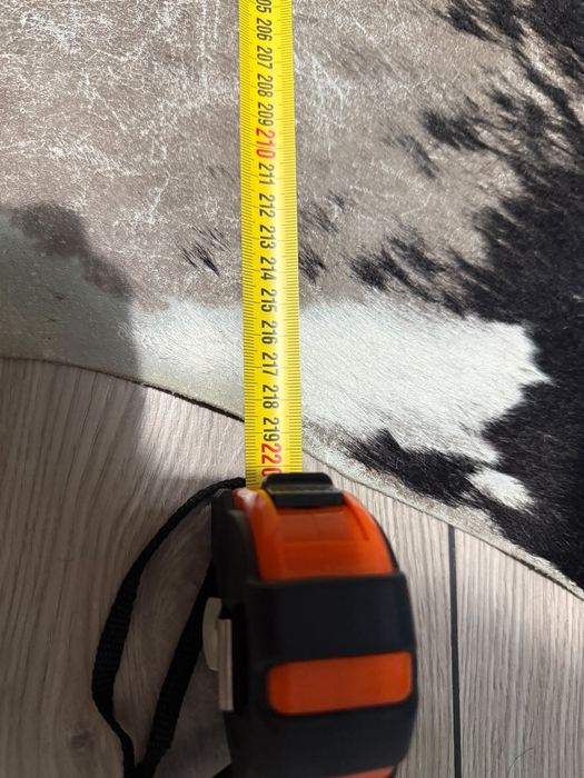Covor vaca dimensiuni aproximativ 2.2 m lungime cu 1.8 m latime