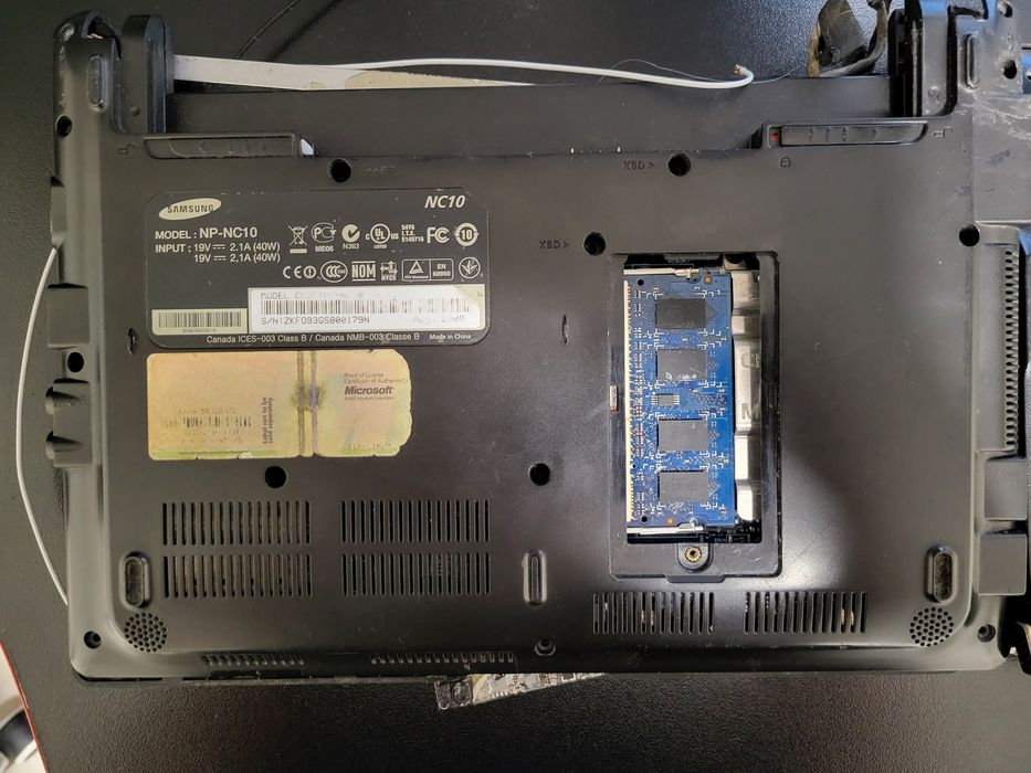 Два нетбука на запчасти